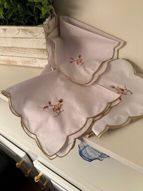 White Embroidered Scalloped Cloth Napkins Pink Floral Green Leaf Lot Set Of 8